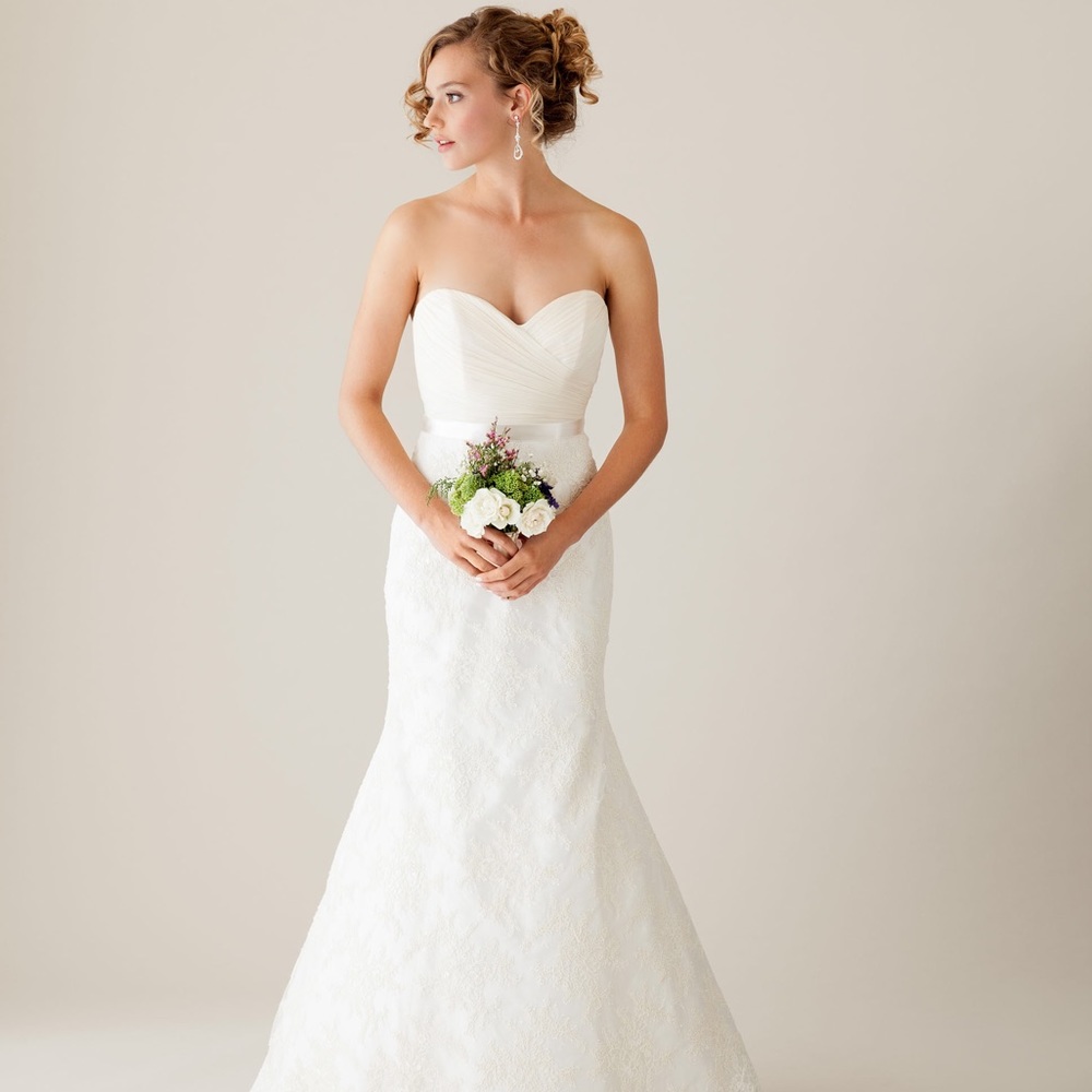 Divine Lea-Anne Belter Silk & Lace Wedding Gown